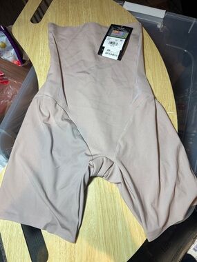 Maidenform Women's Medium Modern Sculpts High Waist Extra Firm Thigh Slimmer